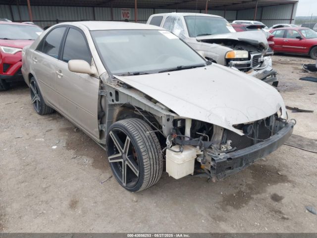 Toyota Camry Le Image 9