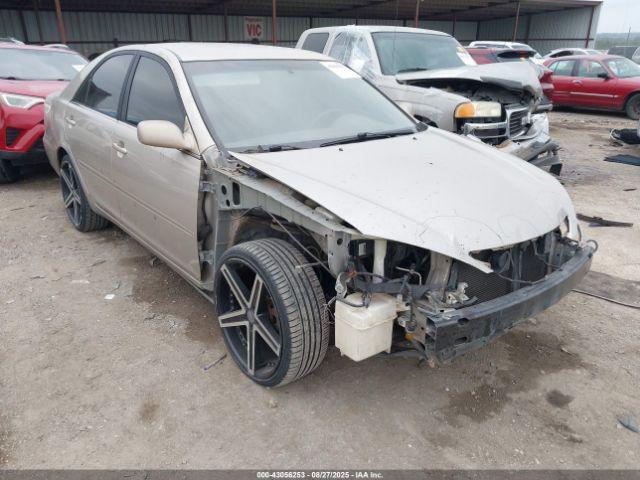 Toyota Camry Le Image 9