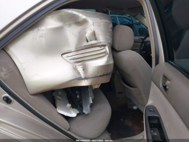 Toyota Camry Le Image 5