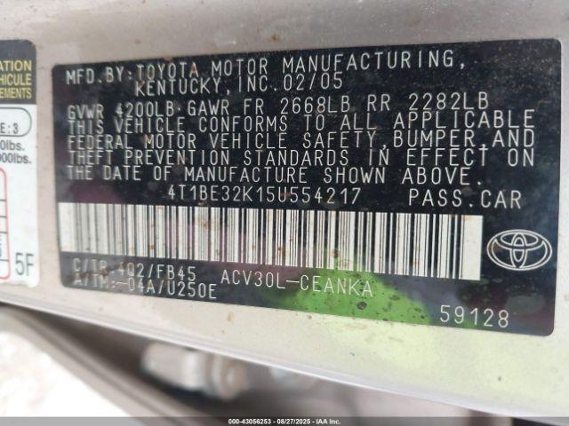 Toyota Camry Le Image 4