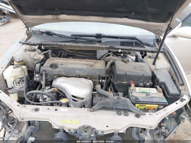 Toyota Camry Le Image 6