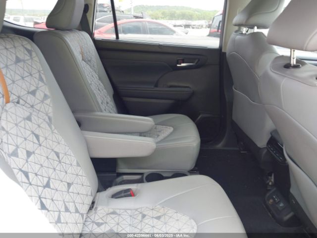 Toyota Highlander Hybrid Xle Bronze Edition Image 6