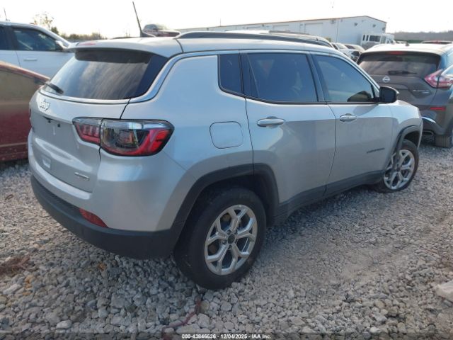 Jeep Compass Latitude 4x4 Image 4