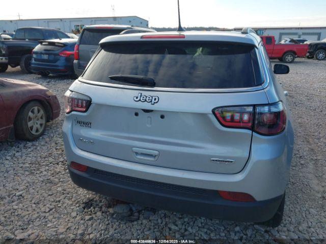 Jeep Compass Latitude 4x4 Image 10