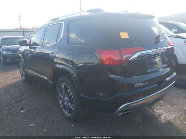 GMC Acadia Denali Image 4