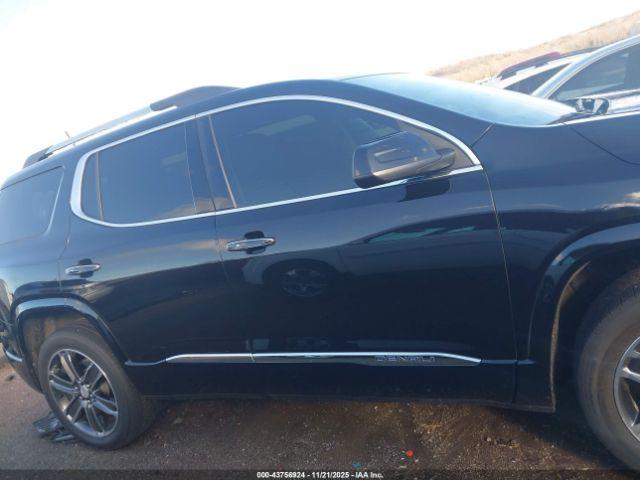 GMC Acadia Denali Image 10