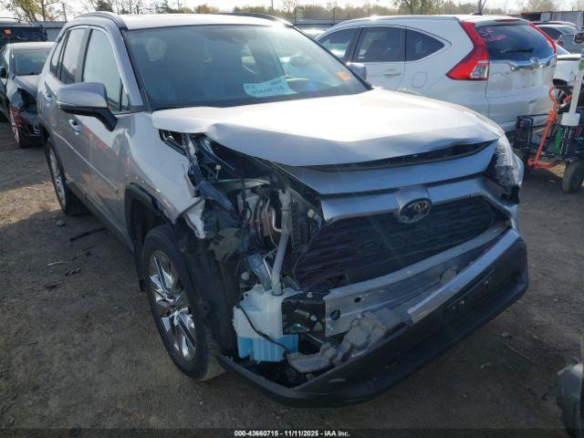 Toyota RAV4 Xle Premium Image 3