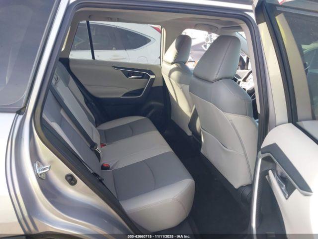 Toyota RAV4 Xle Premium Image 8