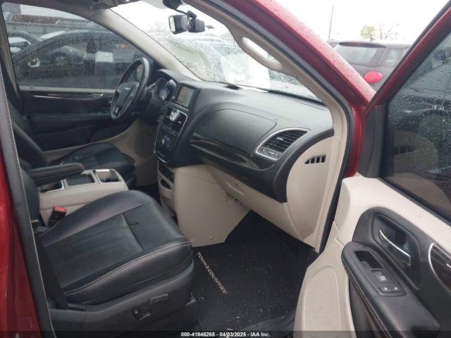 Chrysler Town & Country Touring-l Image 13