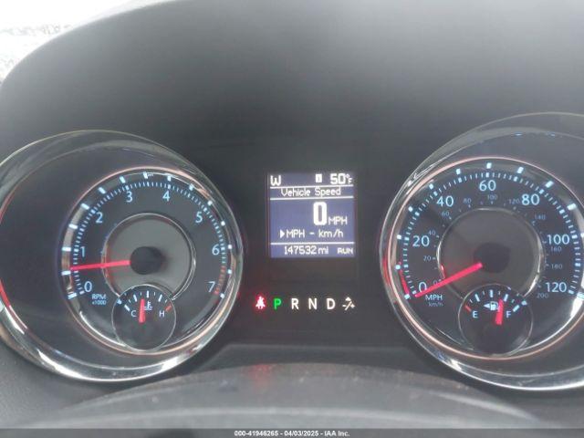 Chrysler Town & Country Touring-l Image 14