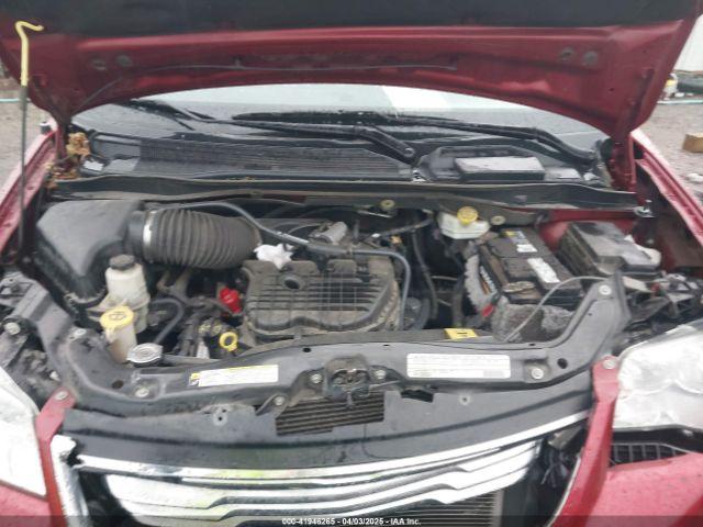 Chrysler Town & Country Touring-l Image 10