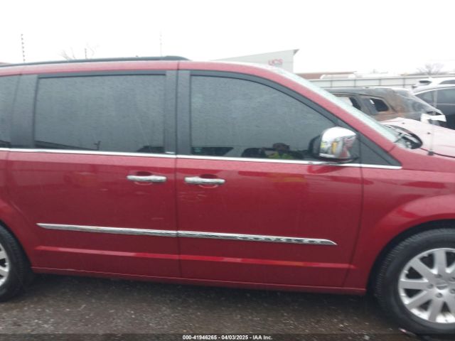 Chrysler Town & Country Touring-l Image 5