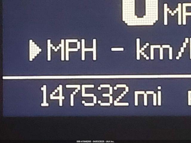 Chrysler Town & Country Touring-l Image 8