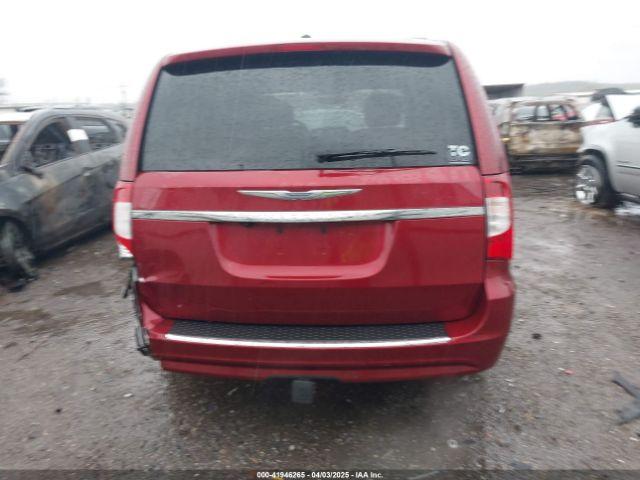 Chrysler Town & Country Touring-l Image 4