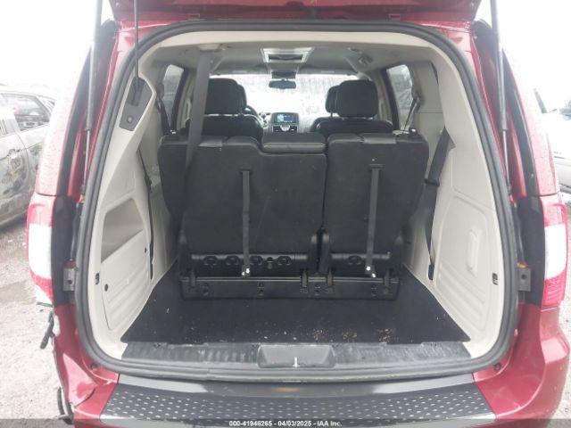 Chrysler Town & Country Touring-l Image 7