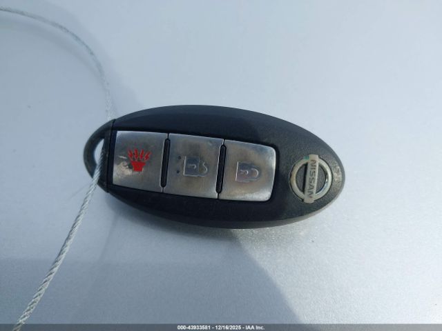 Nissan Rogue Image 2