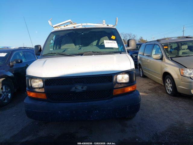Chevrolet Express Work Van Image 9