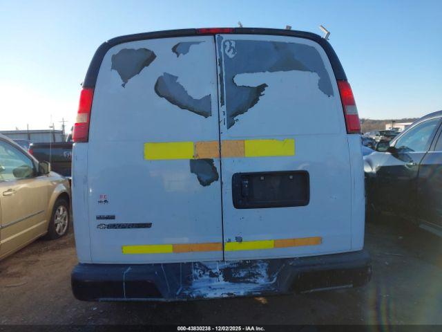 Chevrolet Express Work Van Image 3