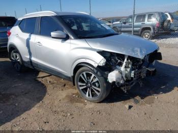  Salvage Nissan Kicks