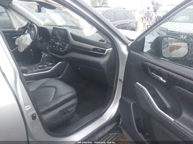 Toyota Highlander Xle Image 16