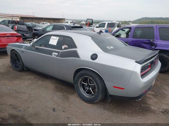 Dodge Challenger Image 2