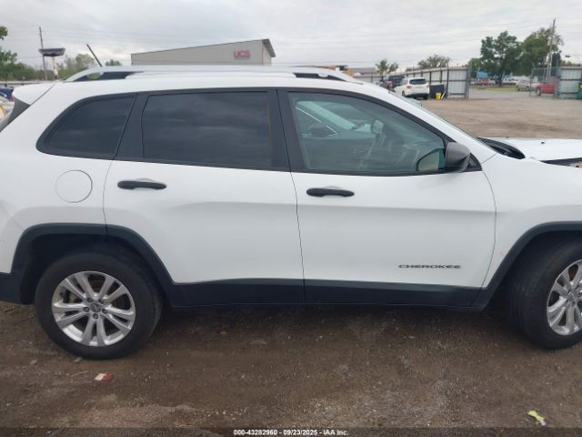 Jeep Cherokee Sport Image 11