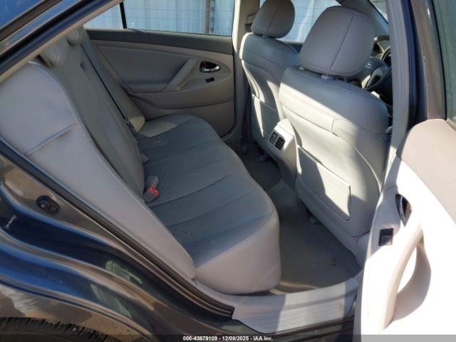 Toyota Camry Image 13