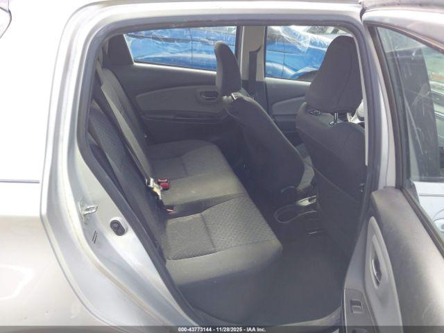 Toyota Yaris Le Image 7