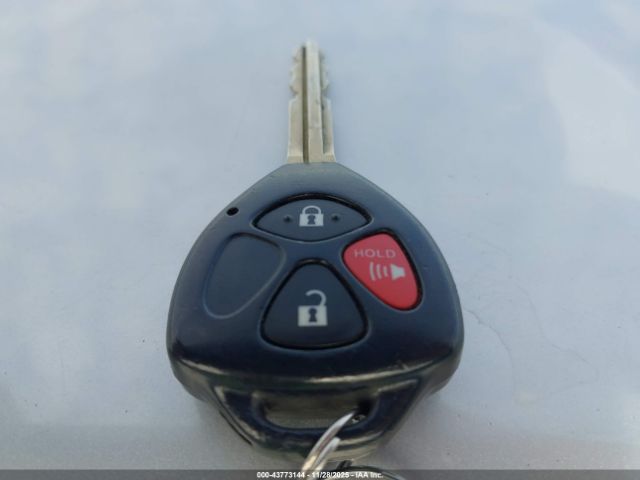 Toyota Yaris Le Image 10