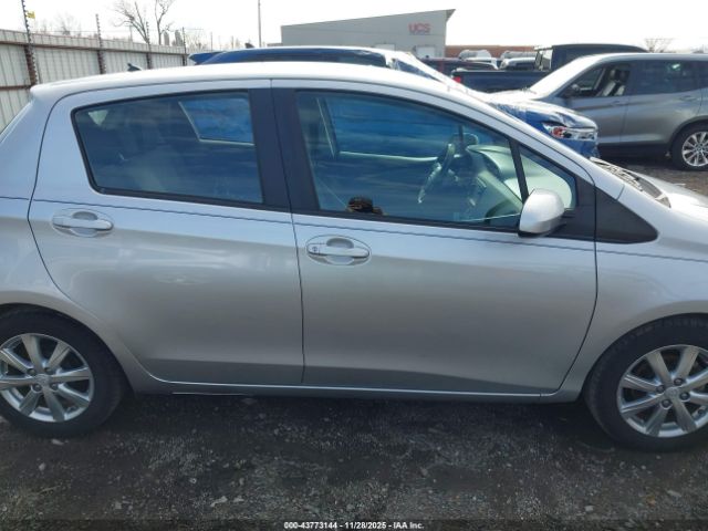 Toyota Yaris Le Image 16