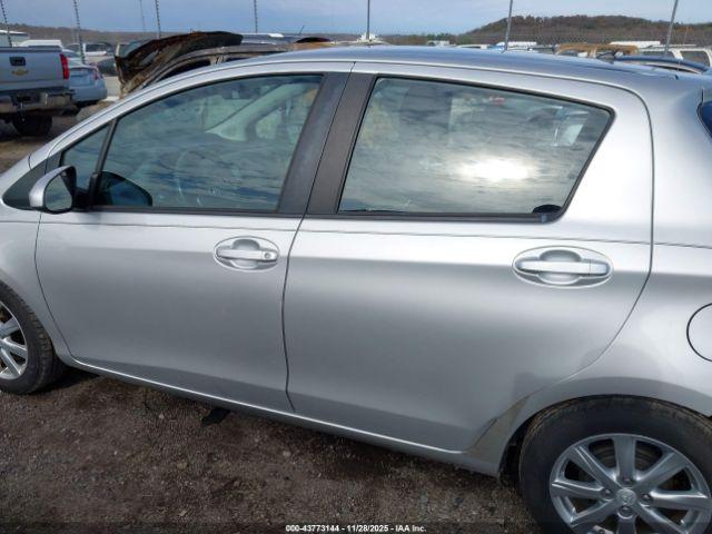 Toyota Yaris Le Image 12